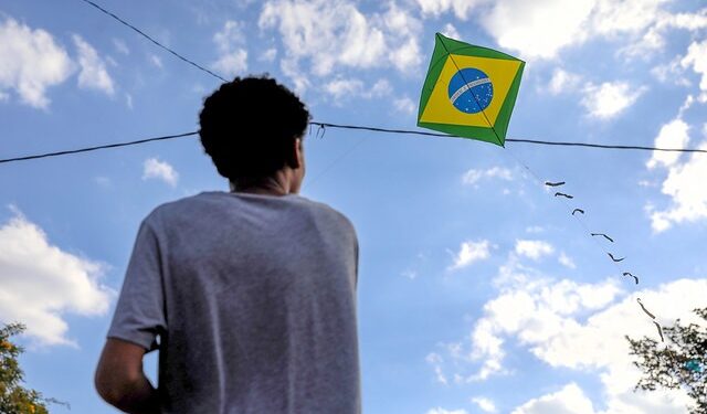 Férias escolares: Prefeitura de Pedro Canário reforça orientações para que crianças soltem pipa com segurança