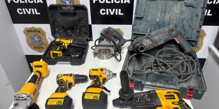 Polícia Civil recupera ferramentas furtadas de obra e prende dois suspeitos em Pinheiros
